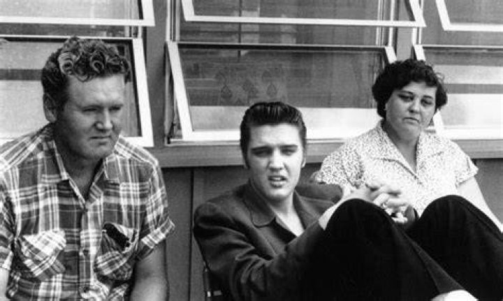 Elvis Presley: The Impact of His Mother’s Death on the King of Rock and Roll
