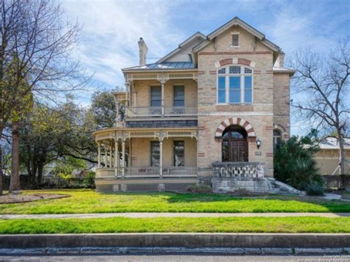 Eminem's House: A Look Inside the Life of a Rap Icon