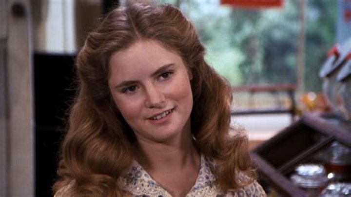 Exploring Jennifer Jason Leigh's Guitar Journey: A Multifaceted Talent