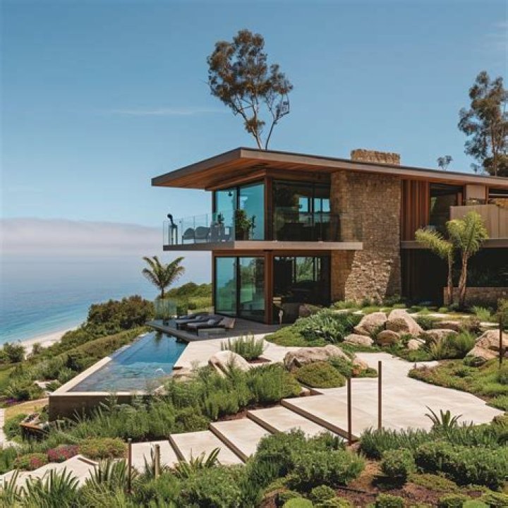 Exploring Shannen Doherty's House in Malibu: A Glimpse into Celebrity Living