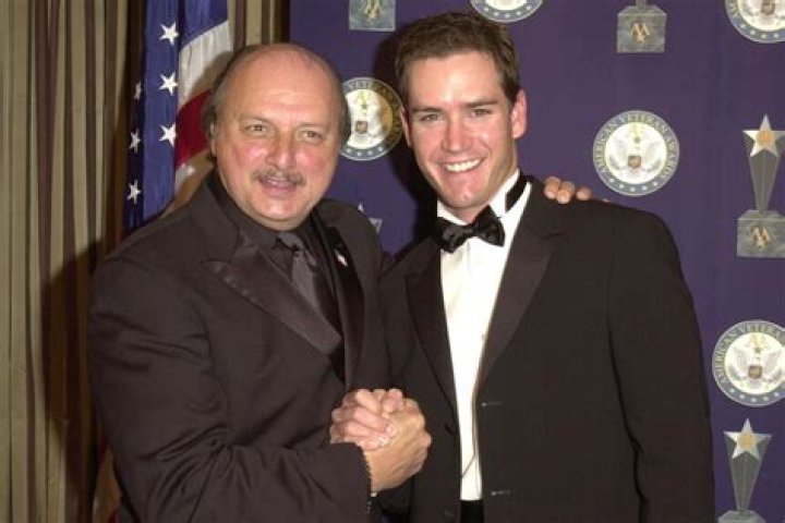 How Tall is Mark-Paul Gosselaar: Unveiling the Saved by the Bell Star's Height