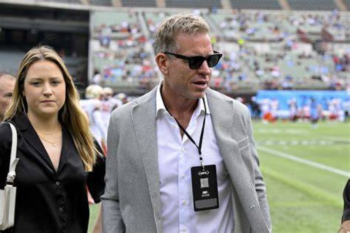 Is Troy Aikman Gay? A Comprehensive Exploration of the NFL Legend's Personal Life