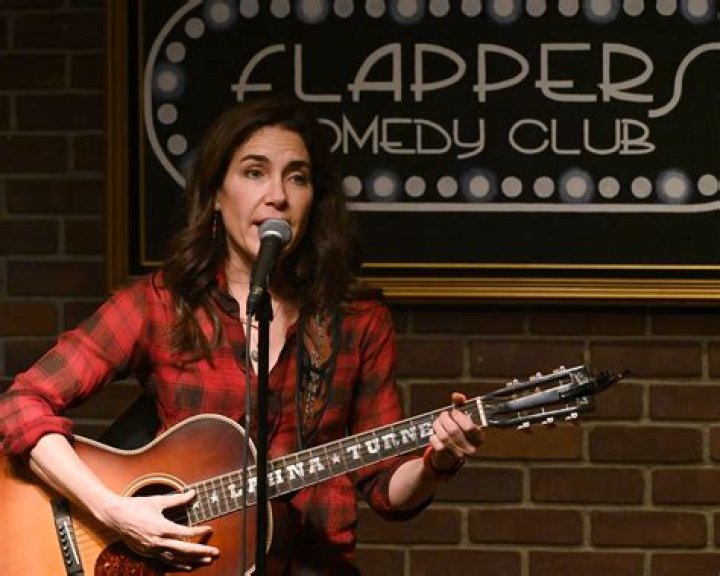 Lahna Turner: The Rising Star of Stand-Up Comedy
