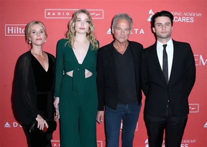 Lindsey Buckingham Children: A Glimpse into the Family Life of the Fleetwood Mac Guitarist