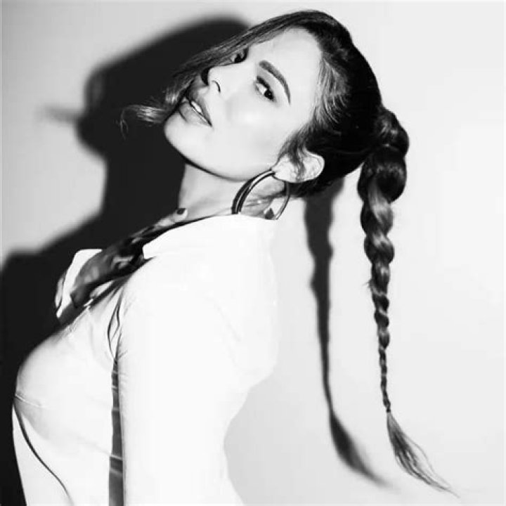 Nadine Velazquez Height: A Closer Look at the Stunning Actress