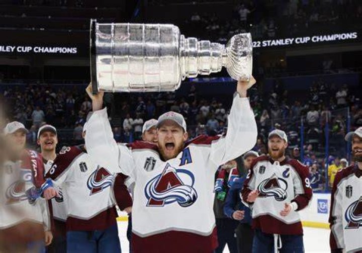 Starbucks and the Stanley Cup: A Perfect Blend of Coffee and Hockey