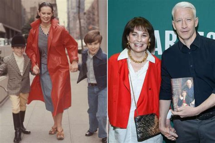 The Enduring Beauty of Gloria Vanderbilt in Her Youth