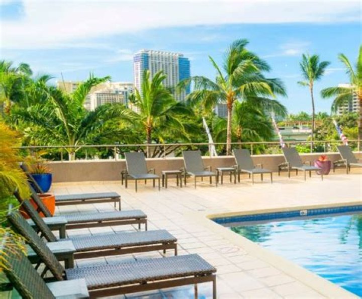The Ultimate Guide to DoubleTree by Hilton Alana Waikiki Beach: A Tropical Paradise Awaits