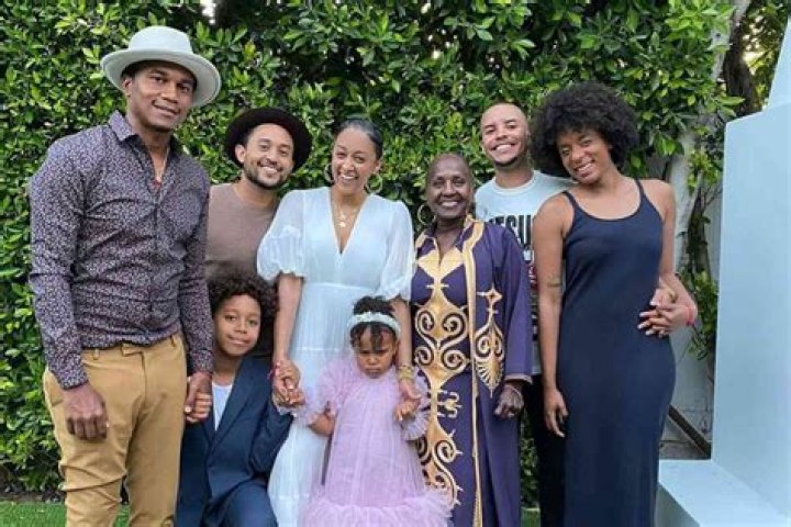 Tia & Tamera's Parents: A Deep Dive into Their Family Background