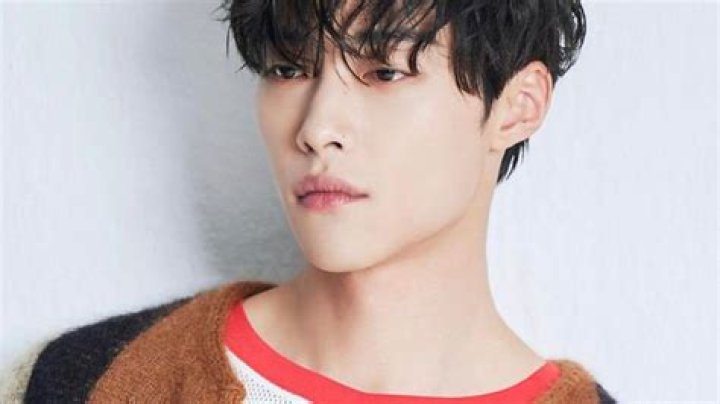Woo Do-Hwan: The Rising Star of Korean Entertainment